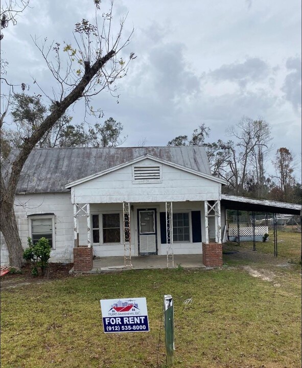 84 E Railroad St in Alamo, GA - Building Photo