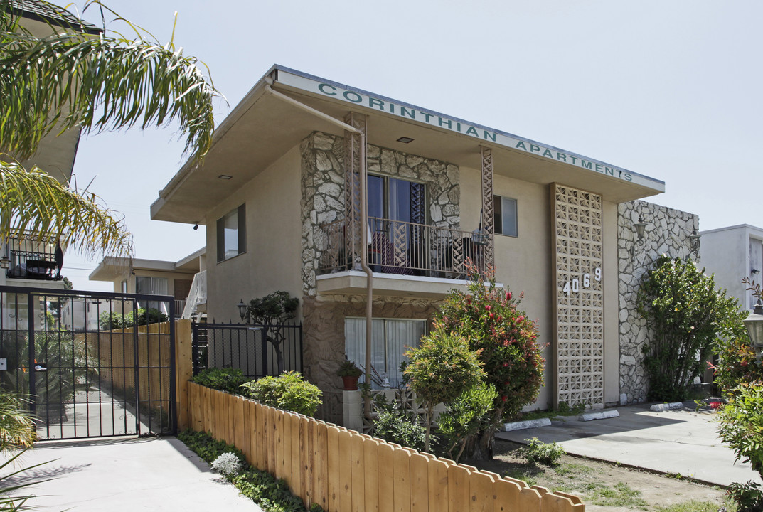 Corinthian Apartments in San Diego, CA - Building Photo