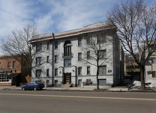 2312 Lyndale Ave S in Minneapolis, MN - Building Photo - Building Photo