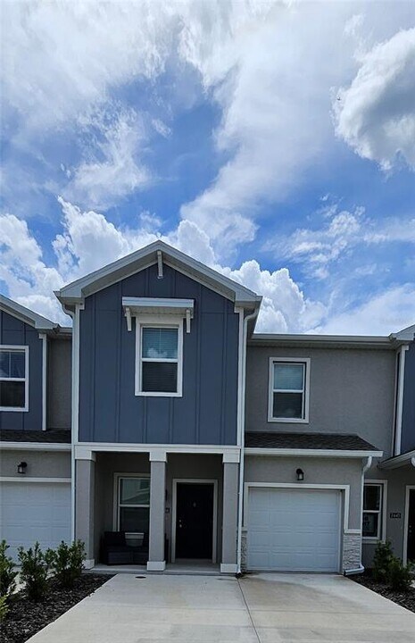 2436 Skyline Lp in Kissimmee, FL - Building Photo