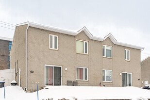 22 Du Serrurier St in Lévis, QC - Building Photo