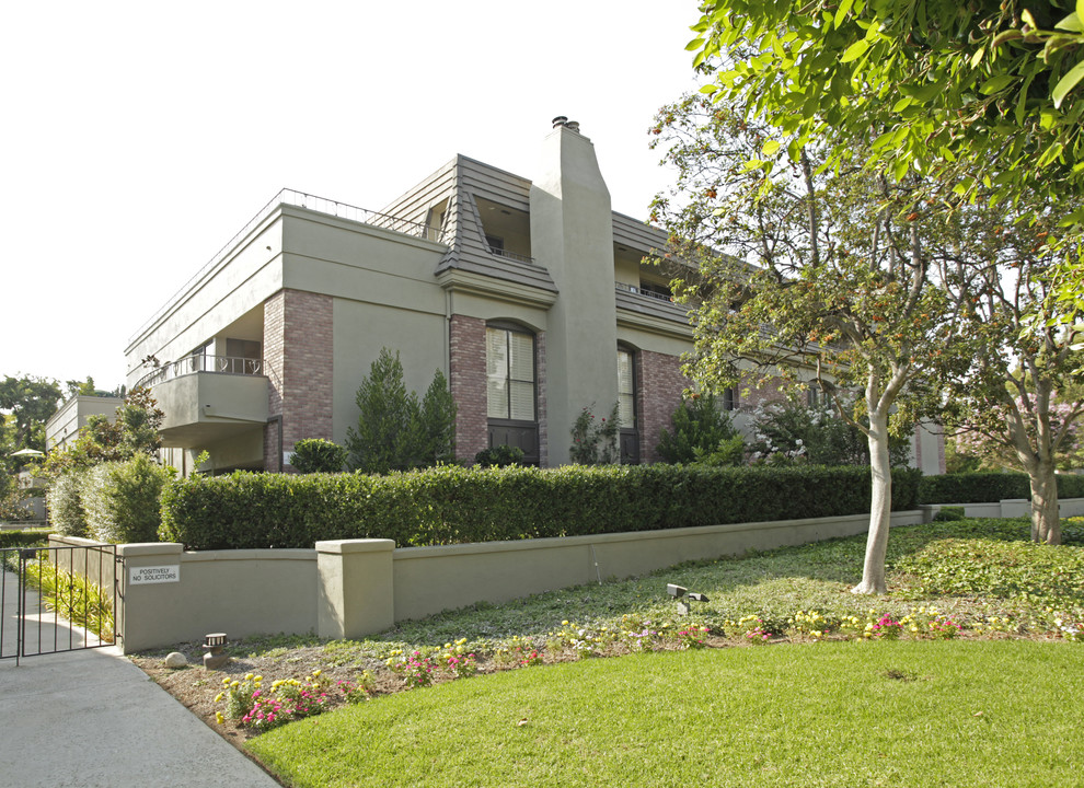 Residential Condominium in Pasadena, CA - Building Photo