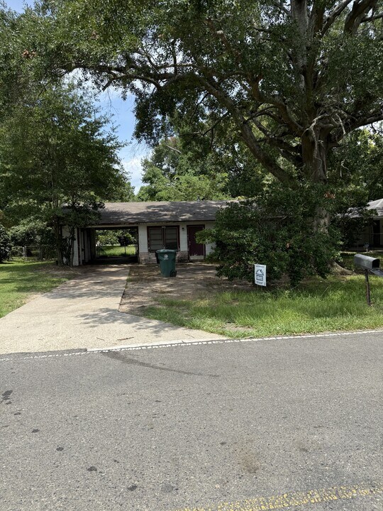 1709 S 6th St in Monroe, LA - Building Photo