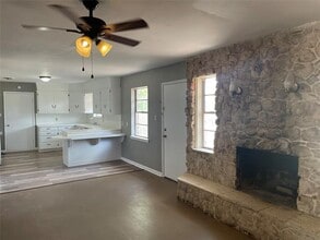 435 Elm St in Clyde, TX - Building Photo - Building Photo