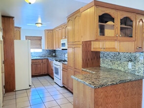 17961 Lull St in Reseda, CA - Building Photo - Building Photo
