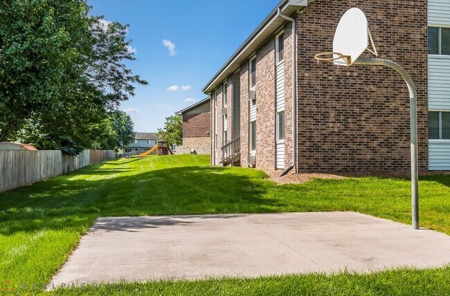 918 E 17th St in Norwalk, IA - Building Photo - Building Photo