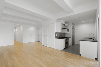 446 W 38th St in New York, NY - Building Photo - Building Photo