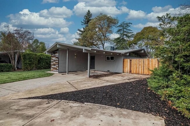 4421 Robertson Ave in Sacramento, CA - Building Photo - Building Photo