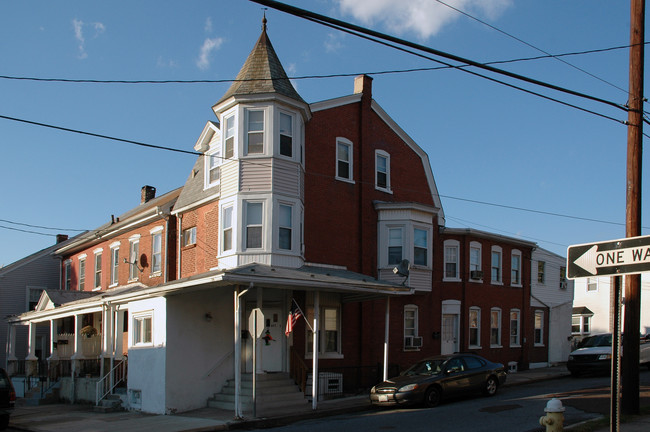 1 W 4th St in Pottstown, PA - Building Photo - Building Photo