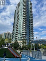 18 Holmes Ave in Toronto, ON - Building Photo