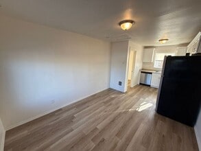 3357 Portland Rd NE in Salem, OR - Building Photo - Building Photo