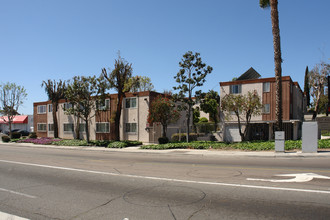 Delta Manor Apartments in San Diego, CA - Building Photo - Building Photo