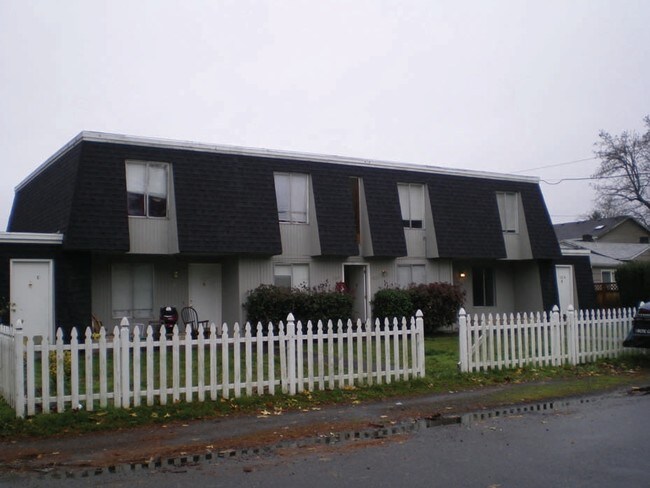127th Place Apartments in Portland, OR - Foto de edificio - Building Photo