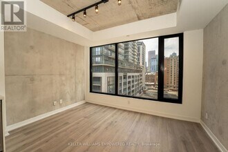 55-755 Ontario St in Toronto, ON - Building Photo - Building Photo