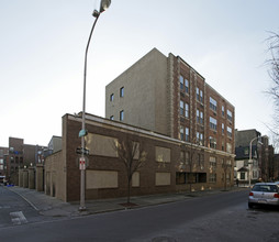 Clinton Court in Philadelphia, PA - Foto de edificio - Building Photo