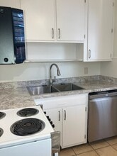 310 W Lexington Ave in High Point, NC - Building Photo - Building Photo