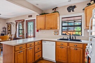 404 W Rainbow Blvd in Big Bear, CA - Foto de edificio - Building Photo