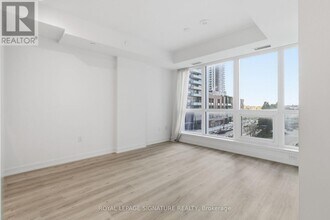 395 Square One Dr in Mississauga, ON - Building Photo - Building Photo