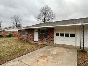 2004 Horseshoe Dr in Springdale, AR - Building Photo - Building Photo