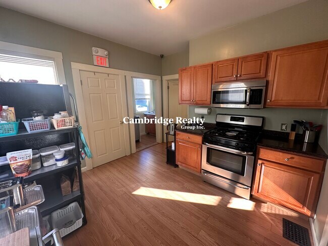 374 Highland Ave in Somerville, MA - Building Photo - Building Photo