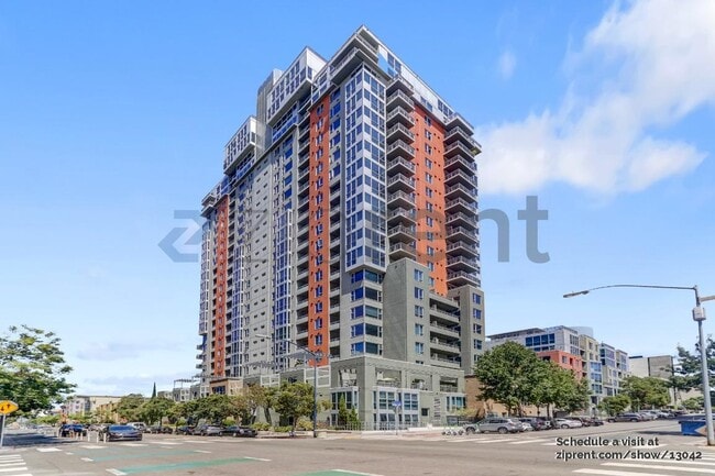 300 W Beech St in San Diego, CA - Building Photo - Building Photo