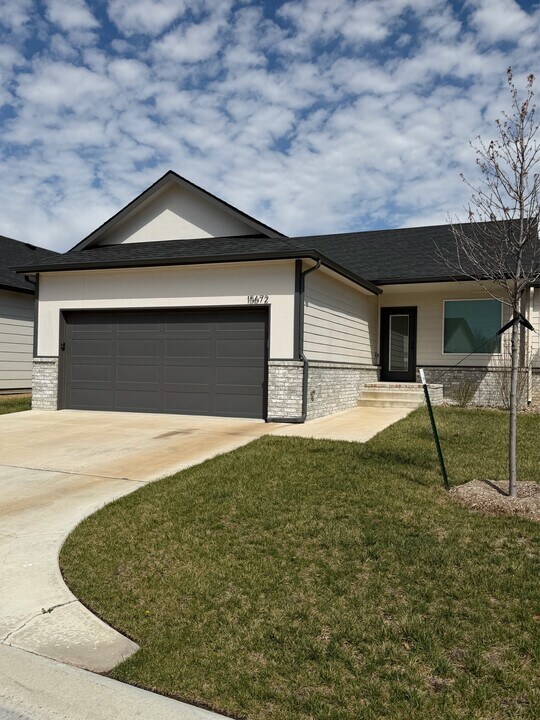 15672 E 21st St N in Wichita, KS - Building Photo