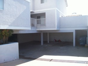 9660 Harvard St in Bellflower, CA - Foto de edificio - Building Photo