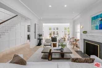 1600 N Ogden Dr in Los Angeles, CA - Building Photo - Building Photo