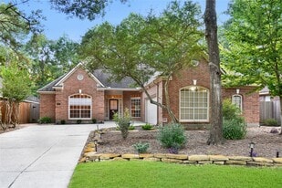 152 W Amberglow Cir in Spring, TX - Building Photo