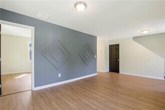 551 Valley Hill Rd SE in Riverdale, GA - Foto de edificio - Building Photo