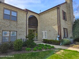 912 Wellington Pl in Matawan, NJ - Building Photo