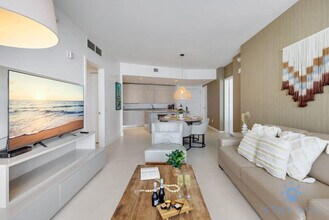 4111 S Ocean Dr in Hollywood, FL - Building Photo - Building Photo