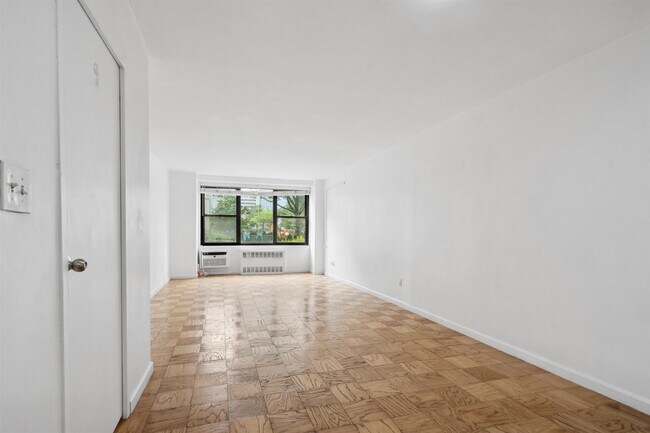 10 Huron Ave in Jersey City, NJ - Building Photo - Building Photo
