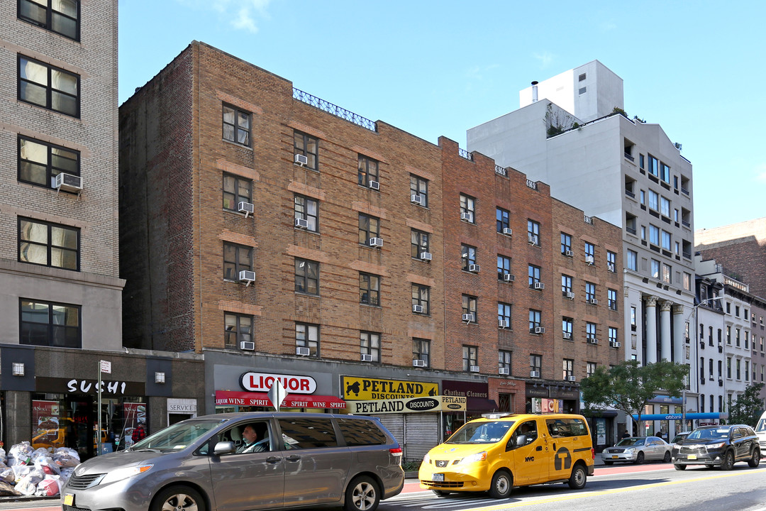 312 West 23rd Street in New York, NY - Building Photo