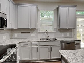 4445 Newfangle Rd in Stone Mountain, GA - Building Photo - Building Photo