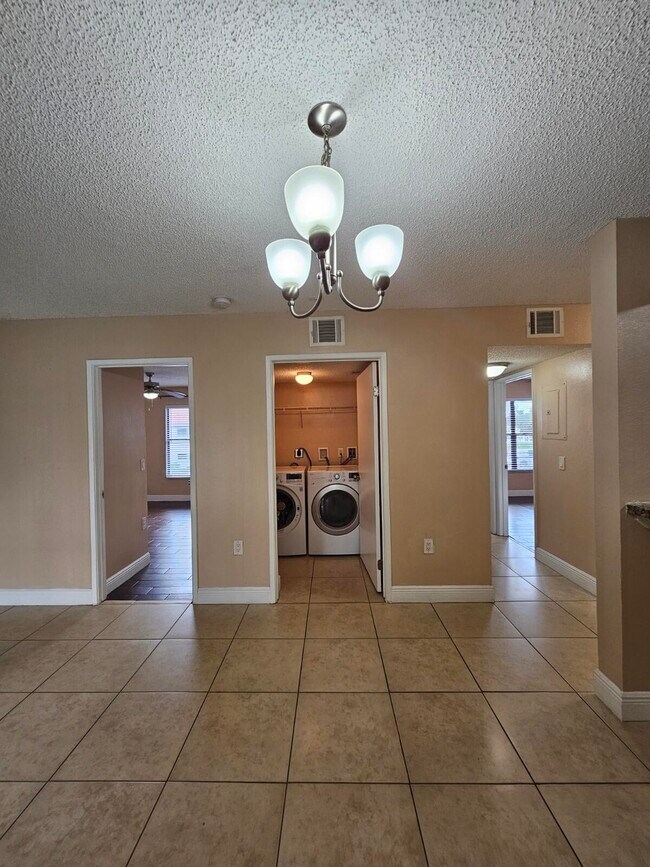 1543 Lake Crystal Dr in West Palm Beach, FL - Building Photo - Building Photo
