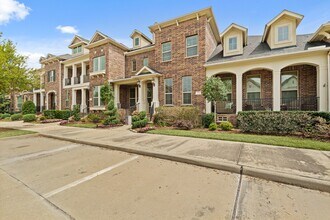 534 Imperial Blvd in Sugar Land, TX - Foto de edificio - Building Photo