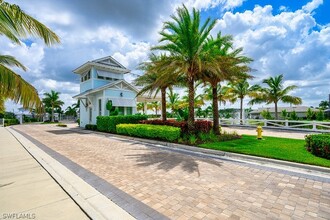 16551 Crescent Beach Way in Bonita Springs, FL - Foto de edificio - Building Photo