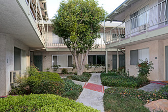 Stoneridge Apartments in Bellflower, CA - Building Photo - Building Photo