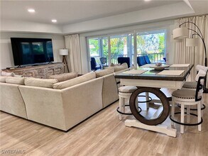 232 Memory Ln in Naples, FL - Foto de edificio - Building Photo