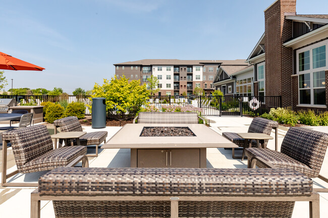 The 450 in Lombard, IL - Building Photo - Building Photo