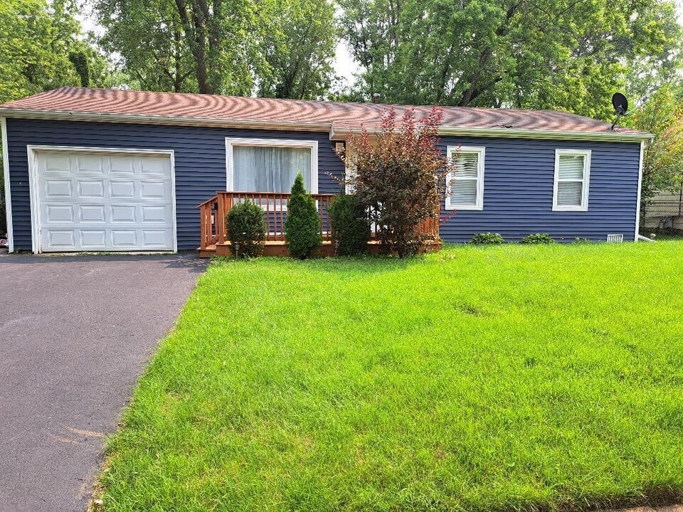 1230 Mc Cameron Ave in Lockport, IL - Building Photo