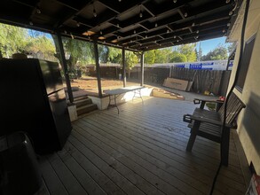 9354 Campo Rd in Spring Valley, CA - Foto de edificio - Building Photo