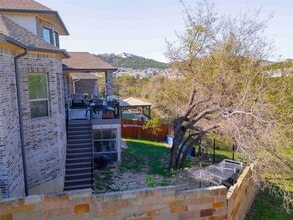 17821 Limestone Spring Ln in The Hills, TX - Foto de edificio - Building Photo