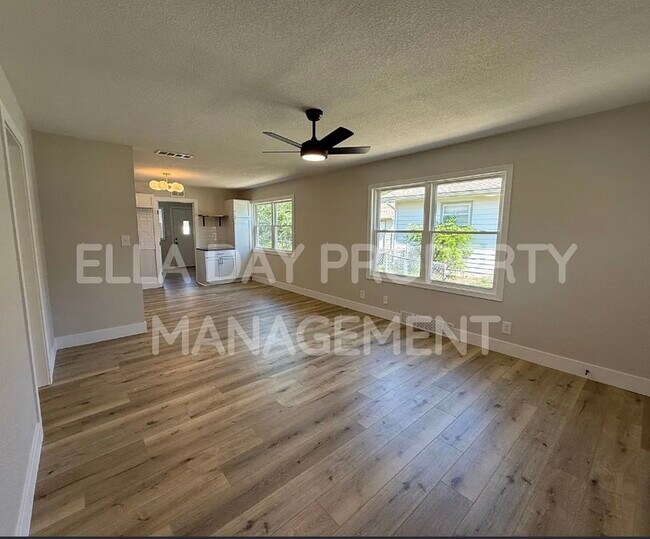 123 N Tracy St in Wichita, KS - Building Photo - Building Photo