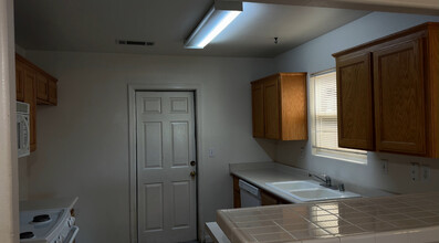1976 Whitley Ave in Corcoran, CA - Building Photo - Building Photo