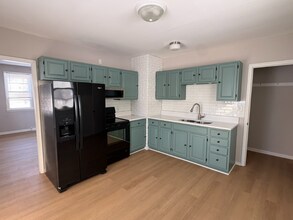 870 Wagon Wheel Trail in Mendota Heights, MN - Foto de edificio - Building Photo