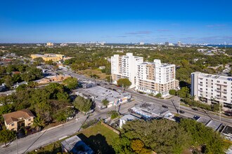 Notre Dame Apartments in Miami, FL - Foto de edificio - Building Photo