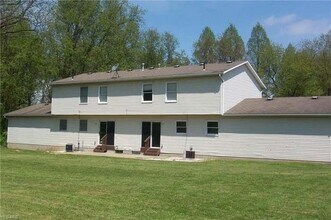888 E Caston Rd in Uniontown, OH - Building Photo - Building Photo