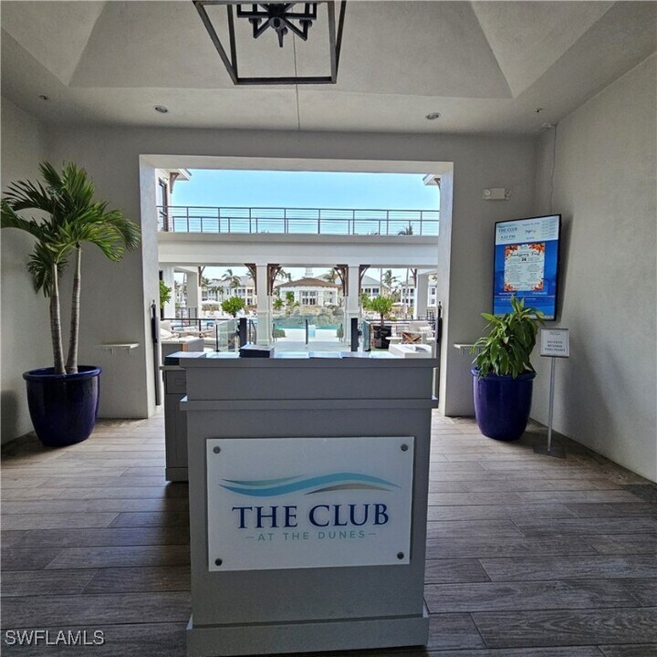 300 Dunes Blvd in Naples, FL - Building Photo